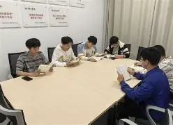 关于小组赛巅峰对决！庐州烈马队爆冷剑门风暴队，摩托车赛赛场再起波澜；轮换效果显现的信息-爱游戏官方平台