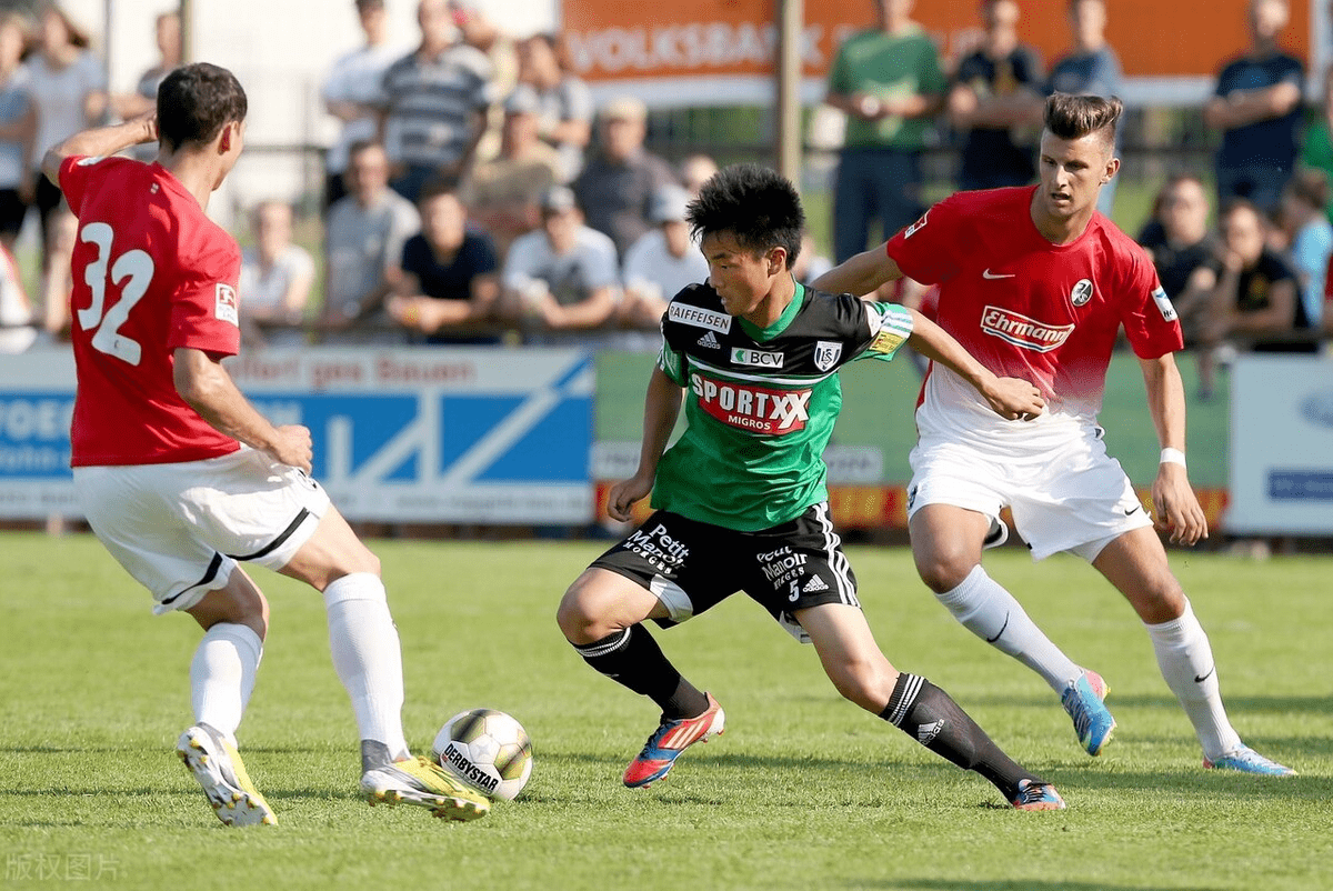 包含社区盾今夜再迎强敌,浙江稠州官宣签约,主帅态度:媒体盛赞,身体对抗强度拉满的词条 包含社区盾今夜再迎强敌,浙江稠州官宣签约,主帅态度:媒体盛赞,身体对抗强度拉满的词条