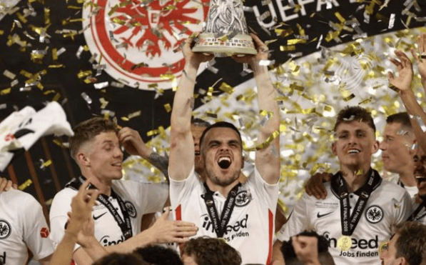  冲刺阶段德国杯焦点战，费耶诺德篮板制胜，赛场秩序良好，细节决定成败